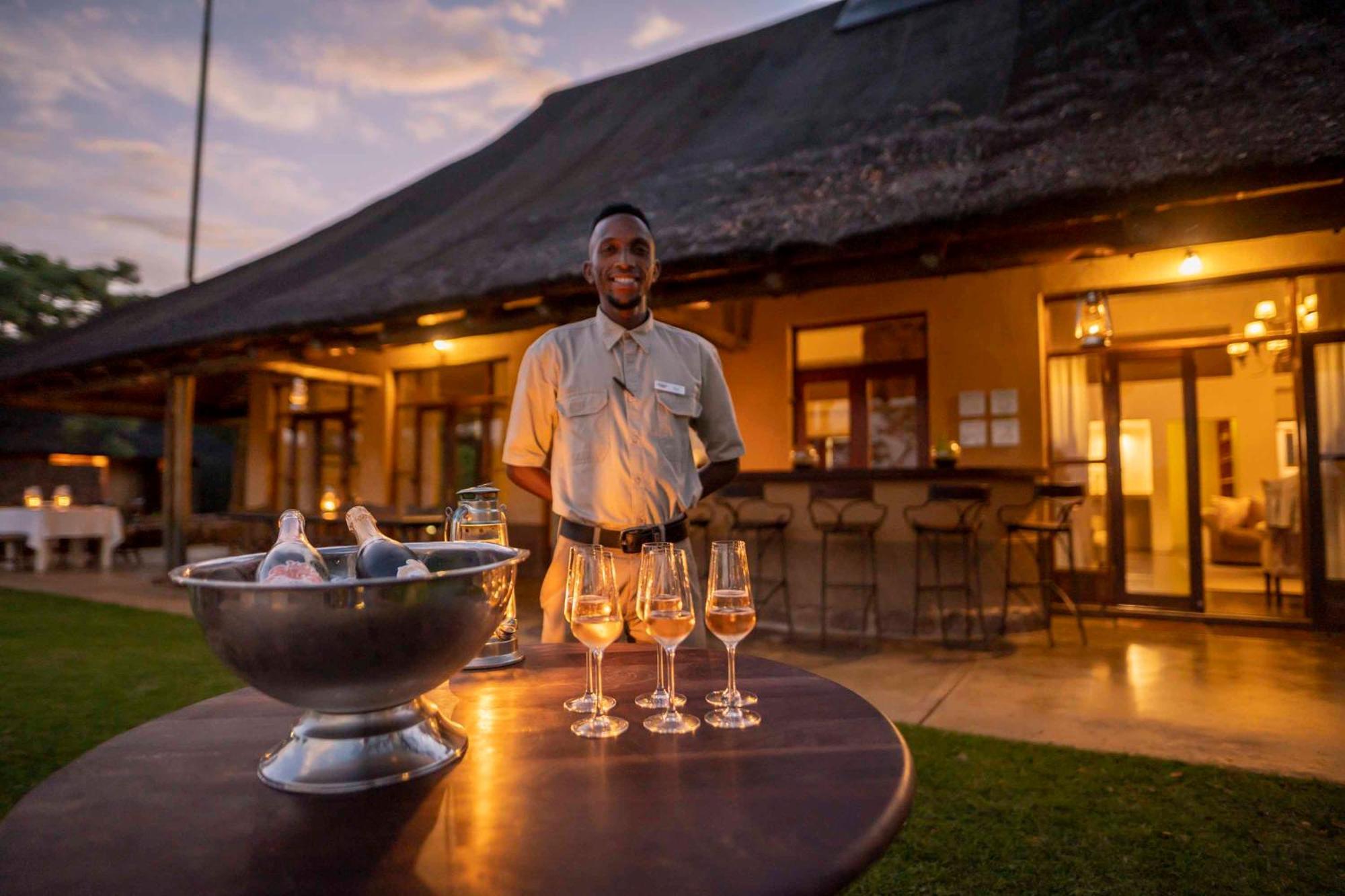 Ekuthuleni Lodge ストランド エクステリア 写真